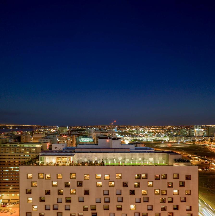 B Hotel Brasília Buitenkant foto View of the building at night