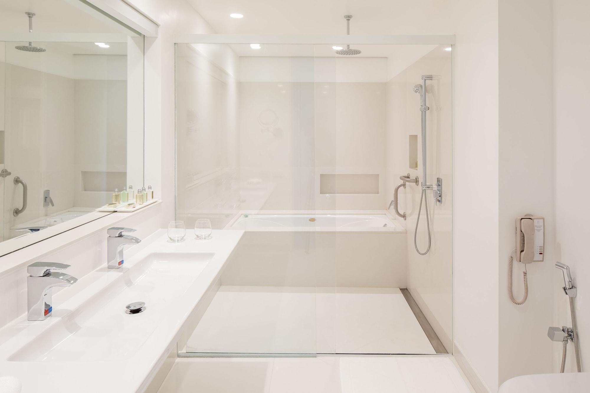 B Hotel Brasília Buitenkant foto A wet room