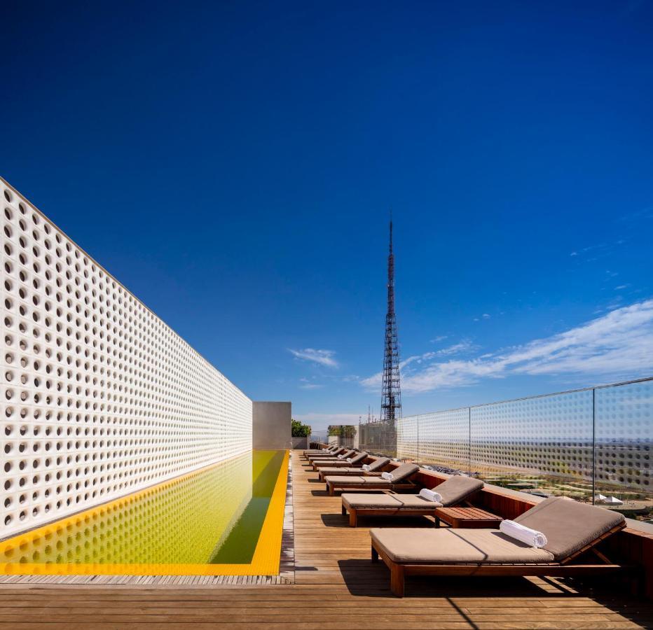 B Hotel Brasília Buitenkant foto The rooftop pool at the Hotel