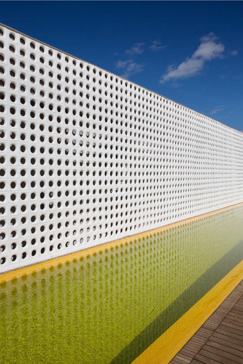 B Hotel Brasília Buitenkant foto A perforated metal fence